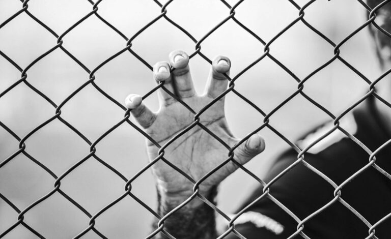 Die Auswirkungen der Inhaftierung der Eltern auf Kinder und Jugendliche